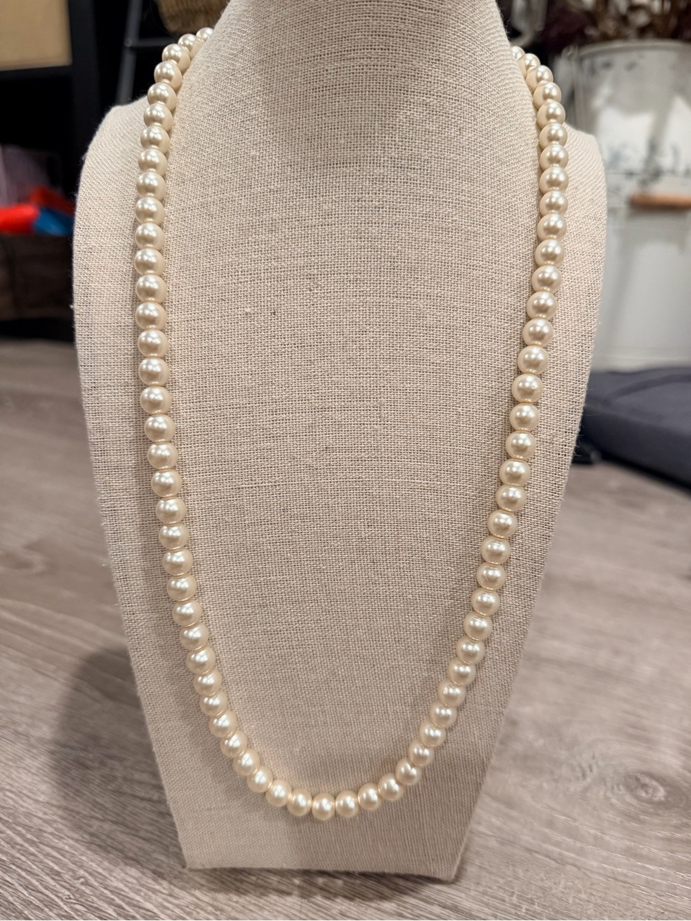Classic Pearl Strand Necklace in Ivory
